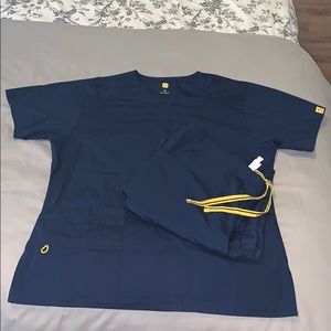 Wonder Wink “origins” scrubs navy blue size Medium